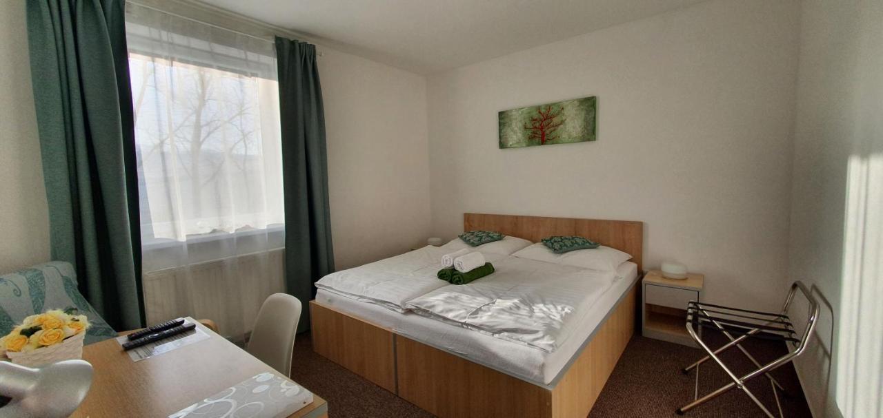 Penzion Amfik Bukovina Popovice  Dış mekan fotoğraf