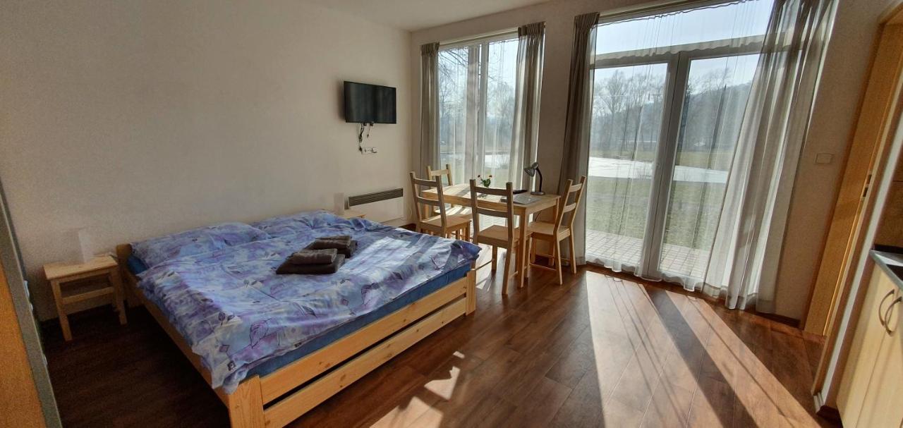 Penzion Amfik Bukovina Popovice  Dış mekan fotoğraf