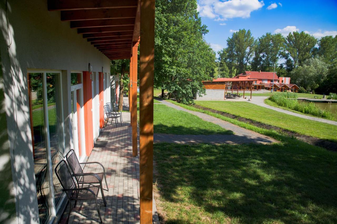 Penzion Amfik Bukovina Popovice  Dış mekan fotoğraf